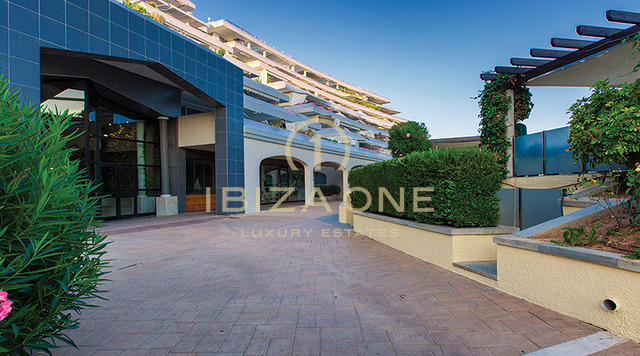 3 luxury bedroom apartments in Ibiza on the Paseo Maritimo with very good views of Ibiza Town and the sea for sale, Ibiza - 3 luxury bedroom apartments in Ibiza on the Paseo Maritimo with very good views of Ibiza Town and the sea for rent, Ibiza
