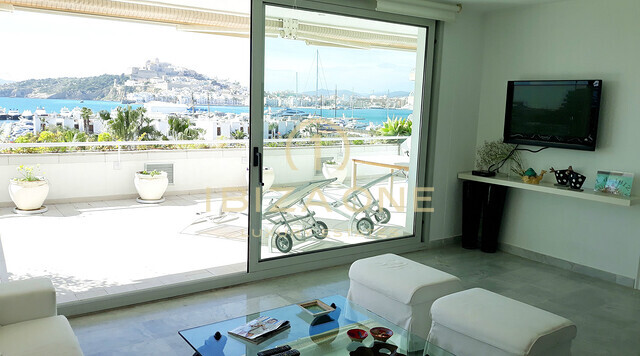 Appartamento con 3 camere da letto a Ibiza sul Paseo Maritimo con ottime viste della città di Ibiza e del mare in vendita