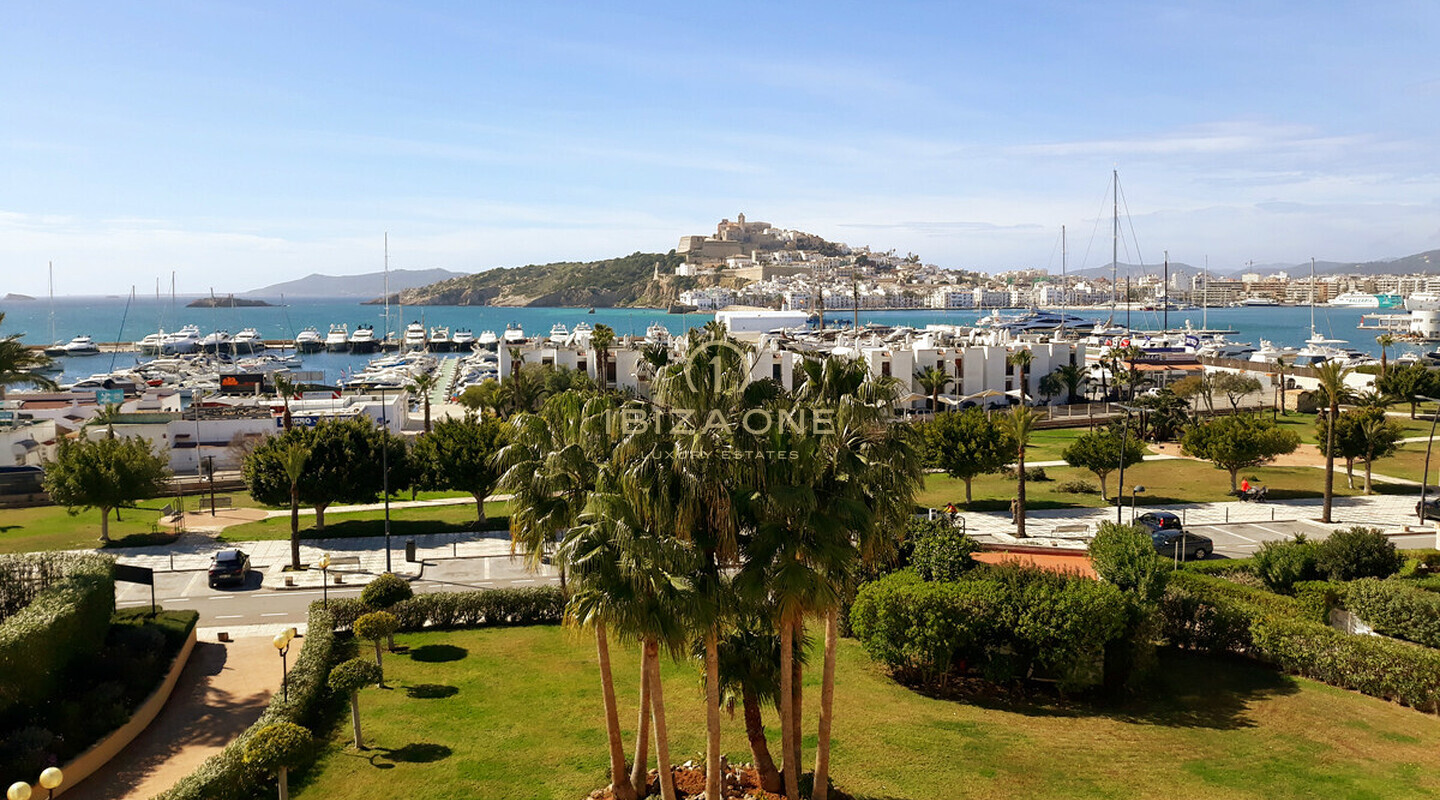 3 Schlafzimmer Apartment in Ibiza am Paseo Maritimo mit sehr gutem Blick auf Ibiza Stadt und das Meer zum Verkauf
