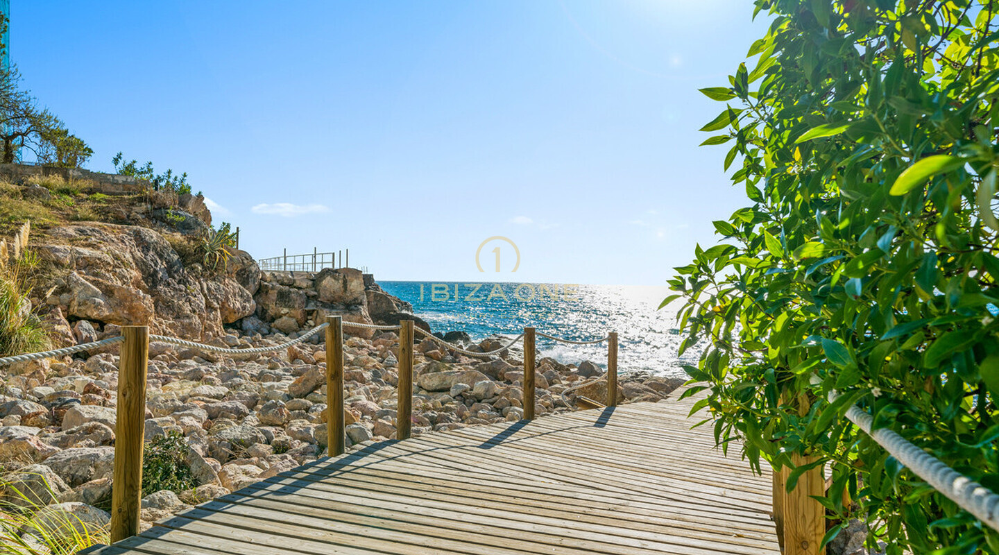 Apartamento de lujo en primera línea de mar con acceso al mar en venta, Ibiza - Apartamento de lujo en primera línea de mar con acceso al mar en alquiler, Ibiza