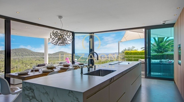 Moderna villa de lujo en Ibiza con vistas al mar en Can Furnet en venta, Ibiza