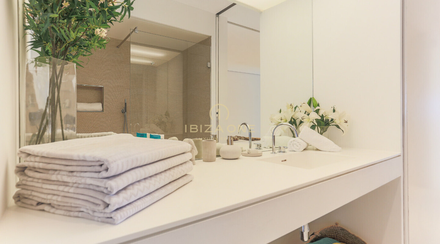 Modernes Luxusapartment auf Ibiza am Paseo Maritimo in Las Boas zu verkaufen