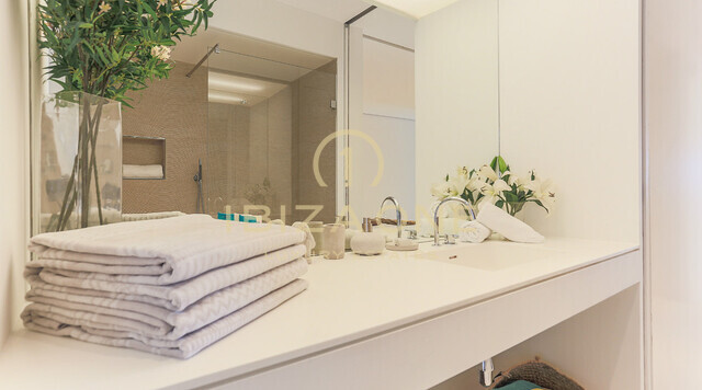 Appartement de luxe moderne à Ibiza, sur le Paseo Maritimo à Las Boas, à vendre.