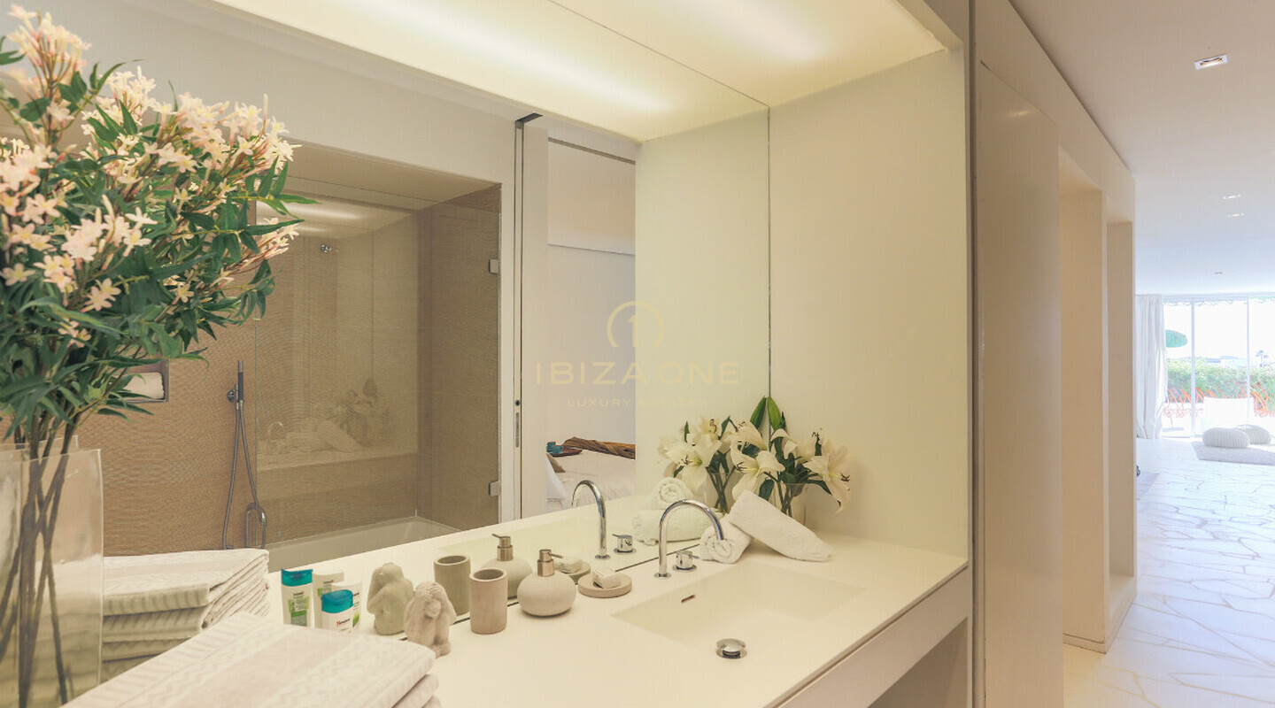 Modernes Luxusapartment auf Ibiza am Paseo Maritimo in Las Boas zu verkaufen