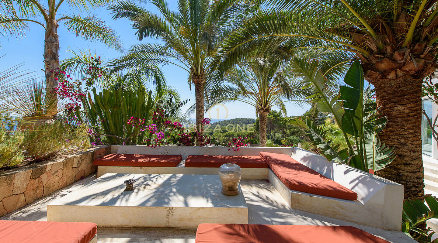 Villa de luxe exceptionnelle avec vue sur la mer à Ibiza près de Cala Tarida à vendre - cette villa de luxe est également à louer, Ibiza