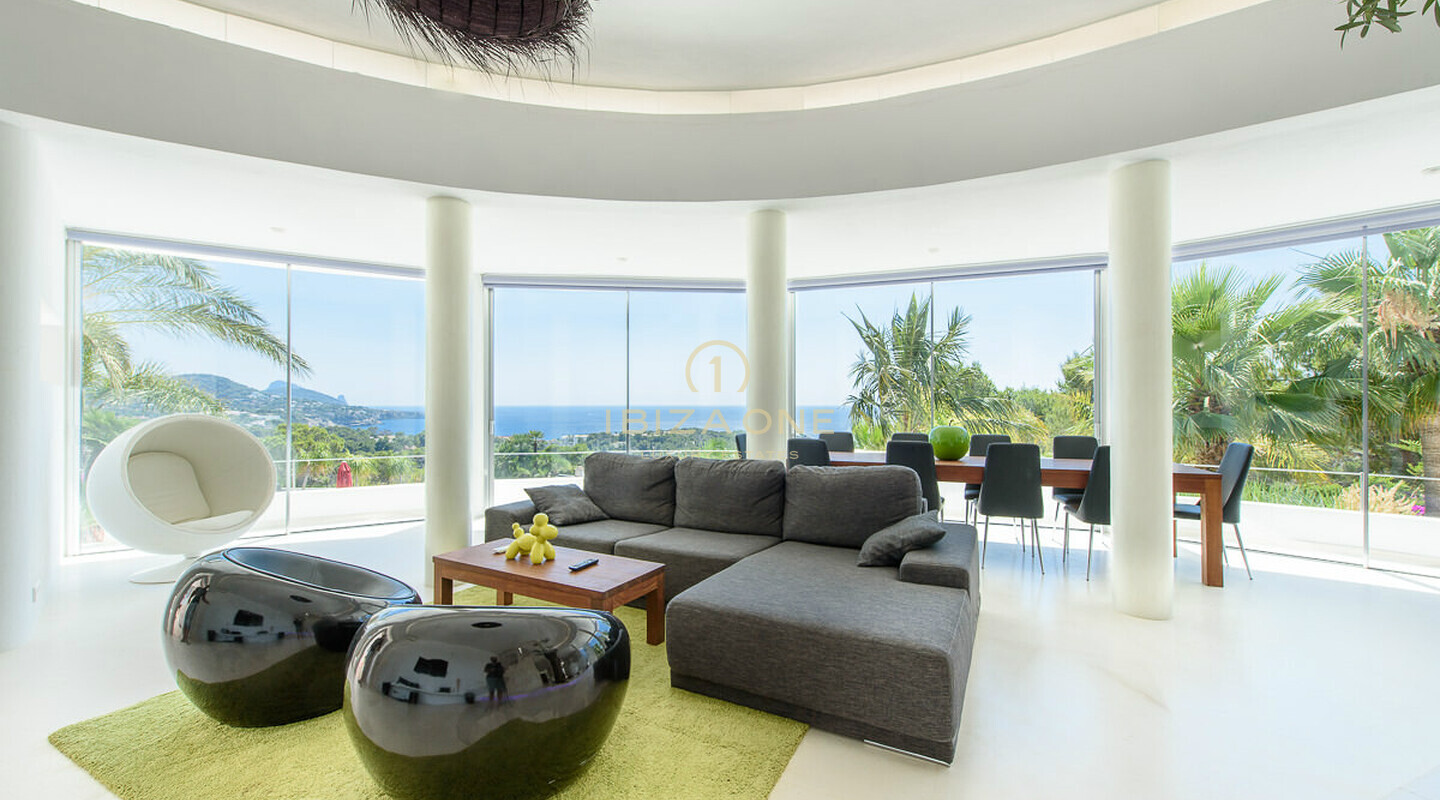 Villa de luxe exceptionnelle avec vue sur la mer à Ibiza près de Cala Tarida à vendre - cette villa de luxe est également à louer, Ibiza