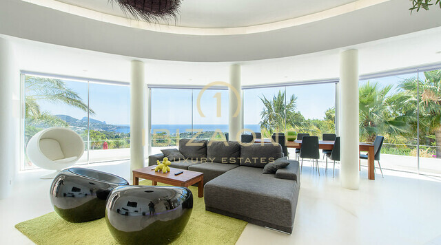 Villa de luxe exceptionnelle avec vue sur la mer à Ibiza près de Cala Tarida à vendre - cette villa de luxe est également à louer, Ibiza
