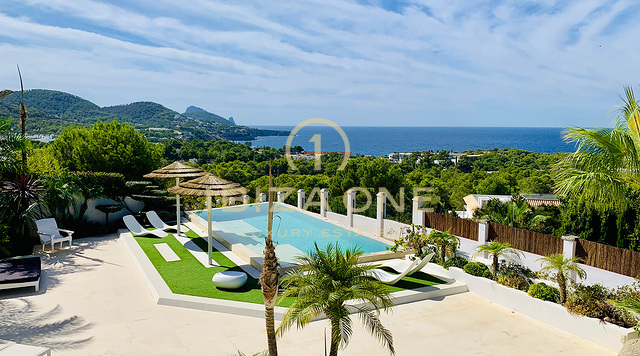 Villa di lusso con vista mare eccezionale a Ibiza vicino a Cala Tarida in vendita - questa villa di lusso è anche in affitto, Ibiza