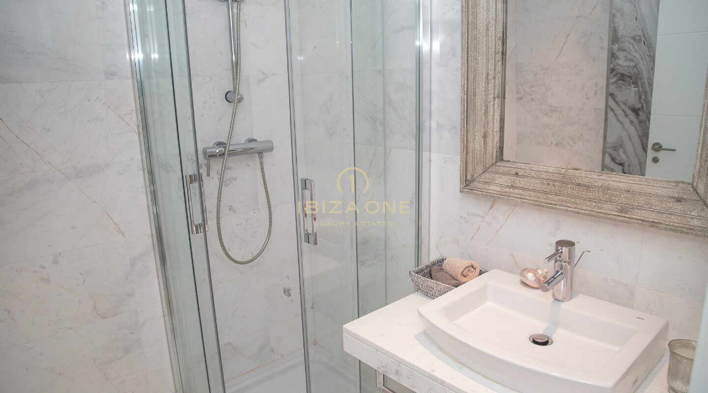 Royal Beach: Penthouse op de eerste lijn van de zee op Ibiza met jacuzzi in Playa d'en Bossa te huur, Ibiza - Royal Beach: Penthouse op de eerste lijn van de zee op Ibiza met jacuzzi in Playa d'en Bossa te koop, Ibiza