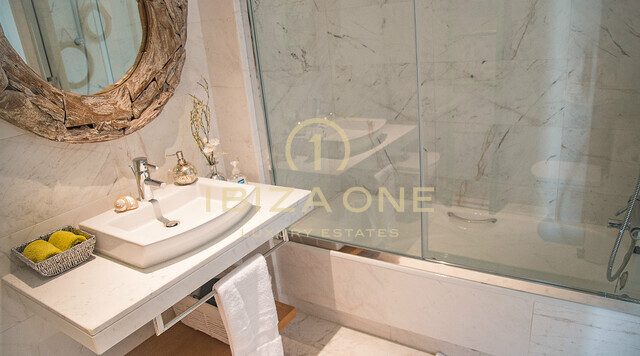 Royal Beach: Penthouse in erster Meereslinie auf Ibiza mit Whirlpool an der Playa d'en Bossa zu vermieten, Ibiza - Royal Beach: Penthouse in erster Meereslinie auf Ibiza mit Whirlpool an der Playa d'en Bossa zu verkaufen, Ibiza