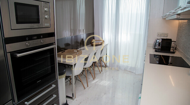 Royal Beach : Penthouse en première ligne de mer à Ibiza avec jacuzzi à Playa d'en Bossa à louer, Ibiza - Royal Beach : Penthouse en première ligne de mer à Ibiza avec jacuzzi à Playa d'en Bossa à vendre, Ibiza