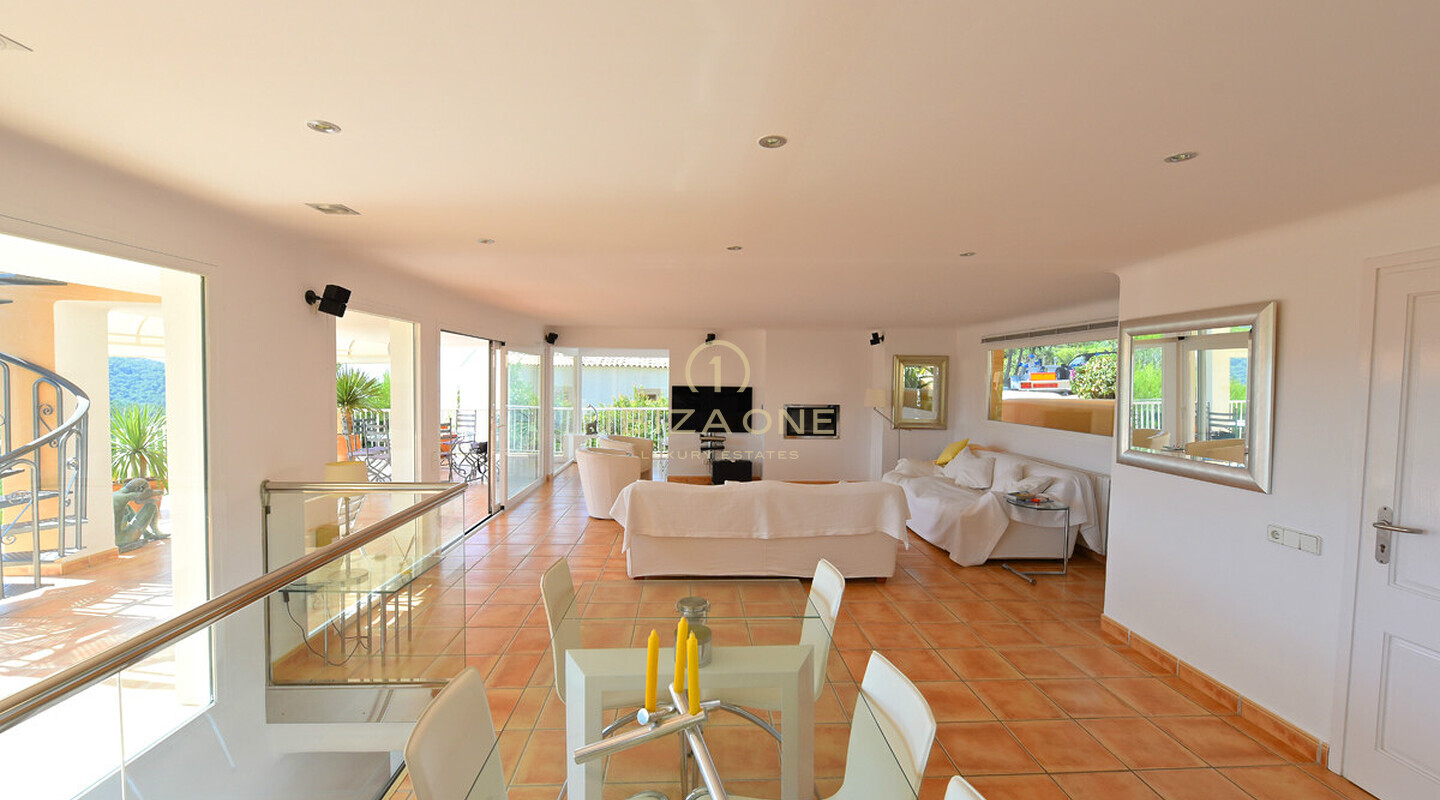Mediterrane villa op Ibiza met gastenverblijf vlakbij de luxe havens en D'alt Vila te koop, Ibiza - Mediterrane villa op Ibiza met gastenverblijf vlakbij de luxe havens en D'alt Vila te huur, Ibiza