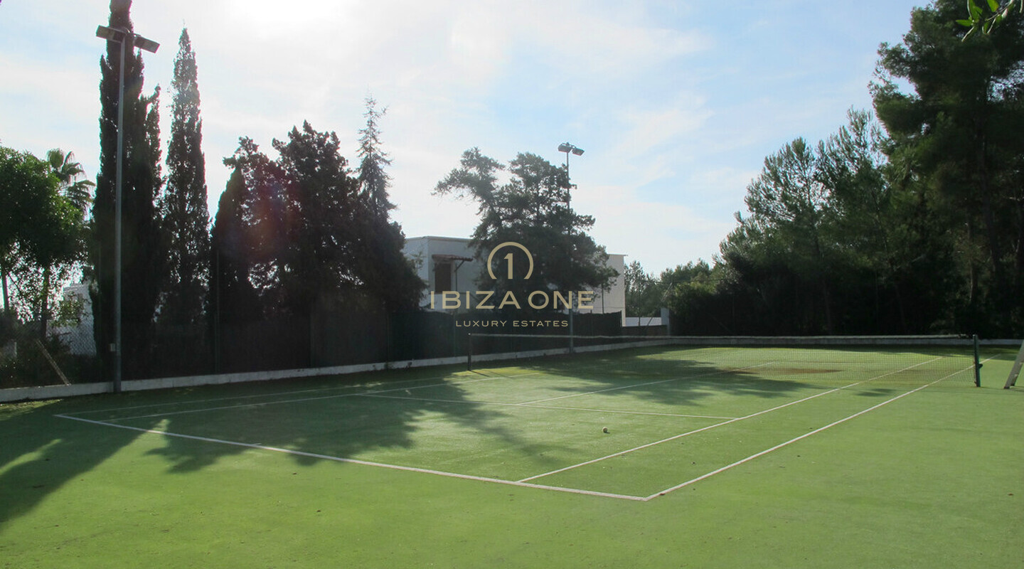 Fantástica villa Ibiza con pista de tenis cerca de Santa Eulalia en venta, Ibiza - Fantástica villa Ibiza con pista de tenis cerca de Santa Eulalia en alquiler, Ibiza
