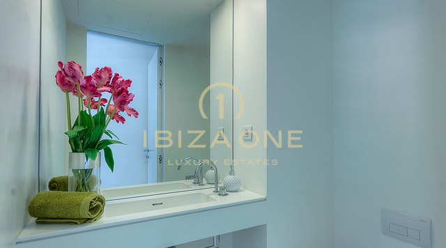 Modern luxe appartement met 2 slaapkamers op Ibiza aan de Paseo Maritimo in Las Boas te koop, Ibiza - Modern luxe appartement met 2 slaapkamers op Ibiza aan de Paseo Maritimo in Las Boas te huur, Ibiza