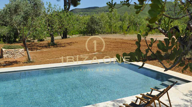 Belle Finca originale de luxe du 17ème siècle rénovée de très haute qualité avec grand terrain fertile à vendre, Ibiza - Belle Finca originale de luxe du 17ème siècle rénovée de très haute qualité avec grand terrain fertile à louer, Ibiza