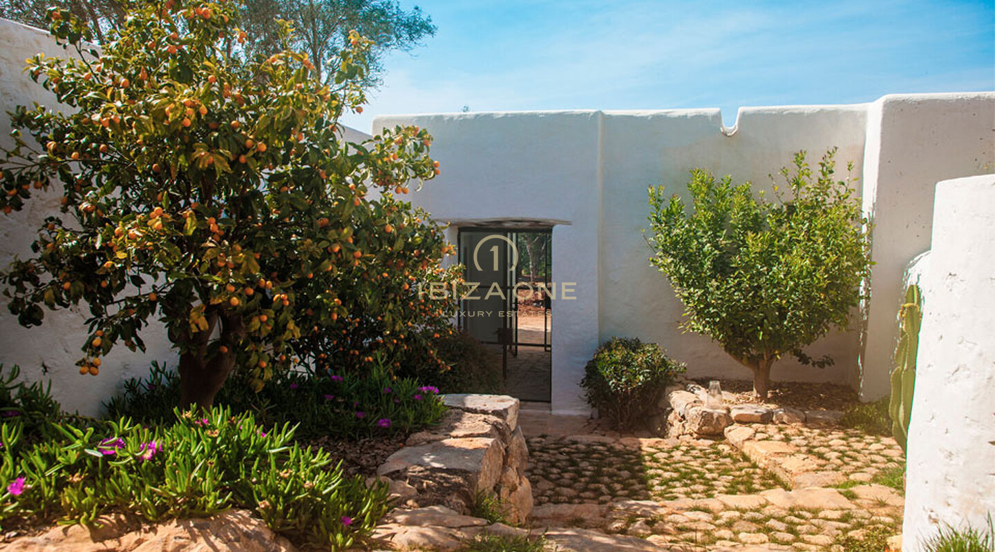 Belle Finca originale de luxe du 17ème siècle rénovée de très haute qualité avec grand terrain fertile à vendre, Ibiza - Belle Finca originale de luxe du 17ème siècle rénovée de très haute qualité avec grand terrain fertile à louer, Ibiza