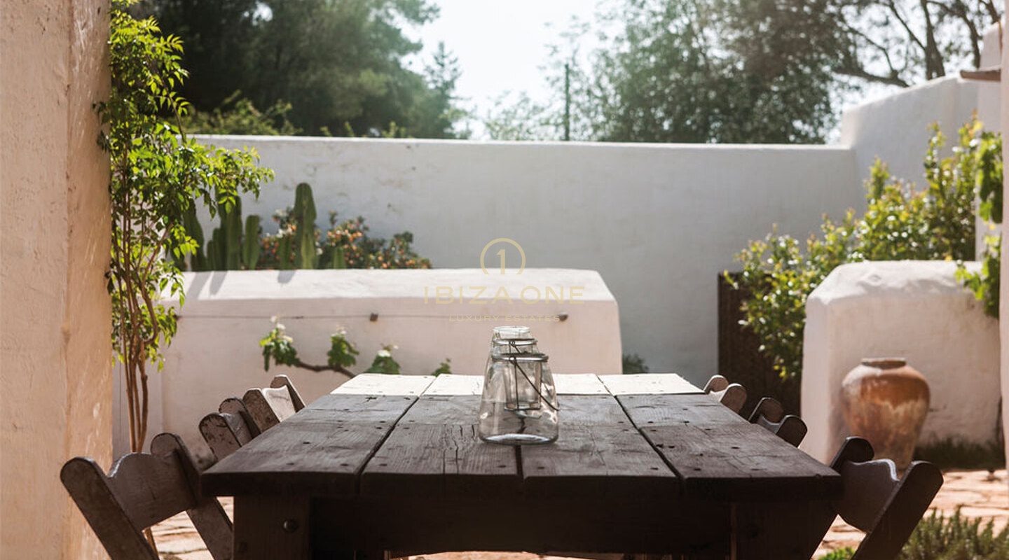Beautiful luxury original Finca from the 17th century very high quality renovated with large fertile land for sale, Ibiza - Beautiful luxury original Finca from the 17th century very high quality renovated with large fertile land for rent, Ibiza
