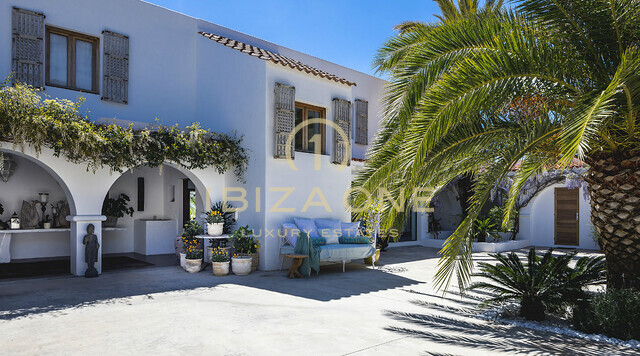 Fantástica villa de lujo en Ibiza con casa de invitados y vistas al mar y Formentera en alquiler, Ibiza