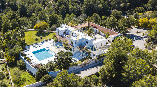 Fantástica villa de lujo en Ibiza con casa de invitados y vistas al mar y Formentera en alquiler, Ibiza