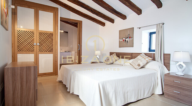 Propriété de luxe à Ibiza avec maison d'hôtes et licence touristique à vendre et la finca de luxe est également à louer - très proche des ports de luxe et de Dalt Vila, Ibiza - elle dispose d'une licence de location touristique, Ibiza