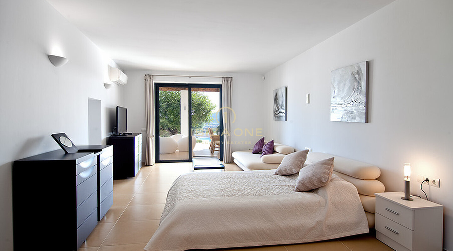 Luxury property in Ibiza with guest house and tourist license for sale and the luxury finca is also for rent - very close to the luxury ports and Dalt Vila, Ibiza - it has a touristica rental license, Ibiza