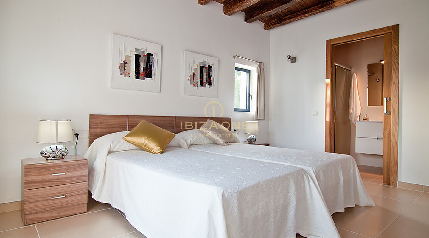 Luxury property in Ibiza with guest house and tourist license for sale and the luxury finca is also for rent - very close to the luxury ports and Dalt Vila, Ibiza - it has a touristica rental license, Ibiza