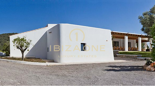 Propriété de luxe à Ibiza avec maison d'hôtes et licence touristique à vendre et la finca de luxe est également à louer - très proche des ports de luxe et de Dalt Vila, Ibiza - elle dispose d'une licence de location touristique, Ibiza