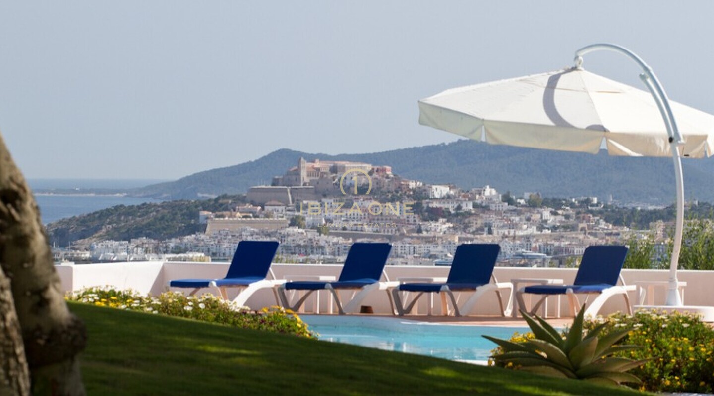 Propriété de luxe à Ibiza avec maison d'hôtes et licence touristique à vendre et la finca de luxe est également à louer - très proche des ports de luxe et de Dalt Vila, Ibiza - elle dispose d'une licence de location touristique, Ibiza