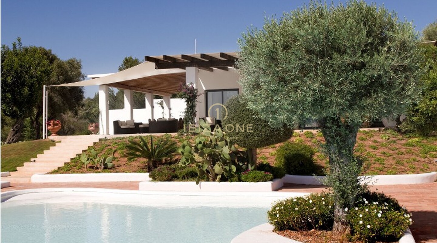 Luxury property in Ibiza with guest house and tourist license for sale and the luxury finca is also for rent - very close to the luxury ports and Dalt Vila, Ibiza - it has a touristica rental license, Ibiza