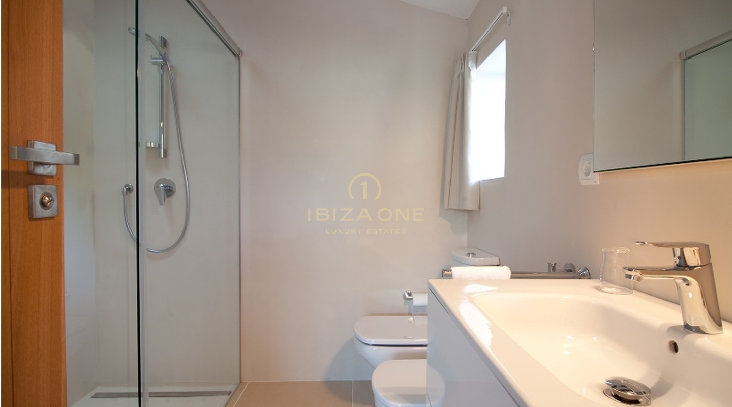 Luxury property in Ibiza with guest house and tourist license for sale and the luxury finca is also for rent - very close to the luxury ports and Dalt Vila, Ibiza - it has a touristica rental license, Ibiza