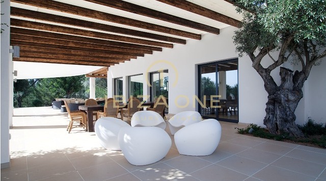 Luxury property in Ibiza with guest house and tourist license for sale and the luxury finca is also for rent - very close to the luxury ports and Dalt Vila, Ibiza - it has a touristica rental license, Ibiza