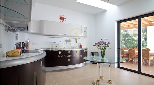 Propriété de luxe à Ibiza avec maison d'hôtes et licence touristique à vendre et la finca de luxe est également à louer - très proche des ports de luxe et de Dalt Vila, Ibiza - elle dispose d'une licence de location touristique, Ibiza