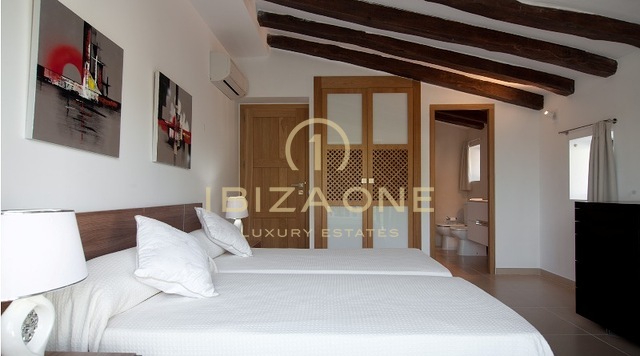 Propriété de luxe à Ibiza avec maison d'hôtes et licence touristique à vendre et la finca de luxe est également à louer - très proche des ports de luxe et de Dalt Vila, Ibiza - elle dispose d'une licence de location touristique, Ibiza