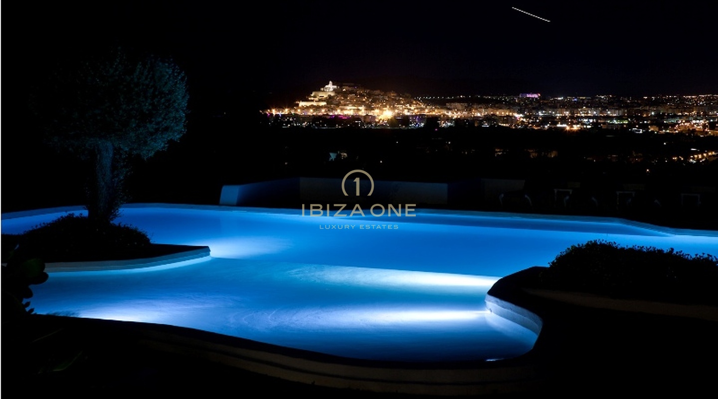 Propriété de luxe à Ibiza avec maison d'hôtes et licence touristique à vendre et la finca de luxe est également à louer - très proche des ports de luxe et de Dalt Vila, Ibiza - elle dispose d'une licence de location touristique, Ibiza