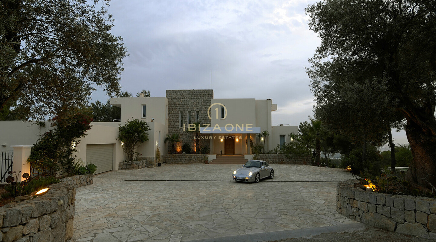 Luxusimmobilie auf Ibiza mit Meerblick – ganz in der Nähe der Luxushäfen von Ibiza zu verkaufen, Ibiza – Luxusimmobilie auf Ibiza mit Meerblick – ganz in der Nähe der Luxushäfen von Ibiza zu vermieten, Ibiza