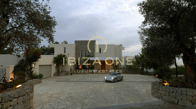 Luxusimmobilie auf Ibiza mit Meerblick – ganz in der Nähe der Luxushäfen von Ibiza zu verkaufen, Ibiza – Luxusimmobilie auf Ibiza mit Meerblick – ganz in der Nähe der Luxushäfen von Ibiza zu vermieten, Ibiza