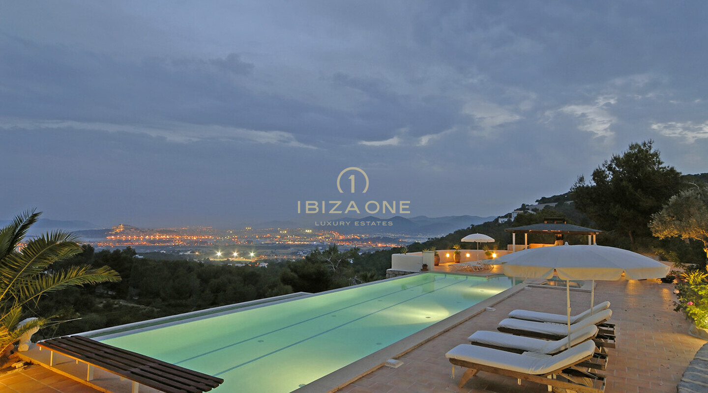Luxusimmobilie auf Ibiza mit Meerblick – ganz in der Nähe der Luxushäfen von Ibiza zu verkaufen, Ibiza – Luxusimmobilie auf Ibiza mit Meerblick – ganz in der Nähe der Luxushäfen von Ibiza zu vermieten, Ibiza