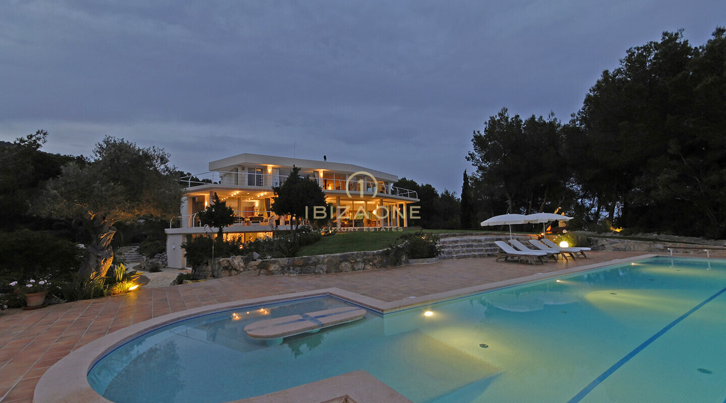 Luxusimmobilie auf Ibiza mit Meerblick – ganz in der Nähe der Luxushäfen von Ibiza zu verkaufen, Ibiza – Luxusimmobilie auf Ibiza mit Meerblick – ganz in der Nähe der Luxushäfen von Ibiza zu vermieten, Ibiza