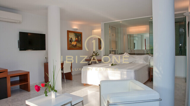 Propiedad de lujo en Ibiza con vistas al mar - muy cerca de los puertos de lujo de Ibiza en venta, Ibiza - Propiedad de lujo en Ibiza con vistas al mar - muy cerca de los puertos de lujo de Ibiza en alquiler, Ibiza