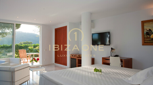 Luxusimmobilie auf Ibiza mit Meerblick – ganz in der Nähe der Luxushäfen von Ibiza zu verkaufen, Ibiza – Luxusimmobilie auf Ibiza mit Meerblick – ganz in der Nähe der Luxushäfen von Ibiza zu vermieten, Ibiza