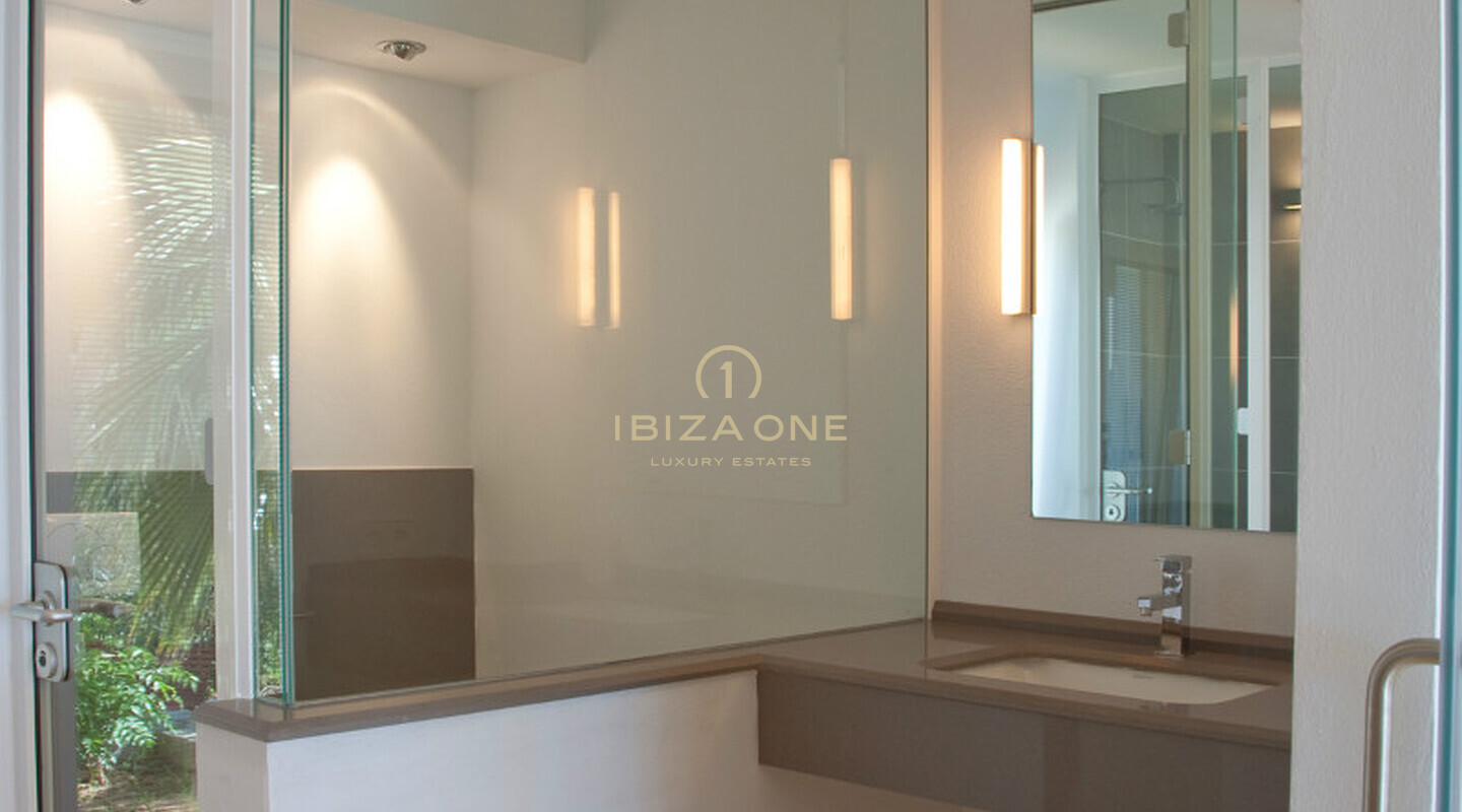 Luxusimmobilie auf Ibiza mit Meerblick – ganz in der Nähe der Luxushäfen von Ibiza zu verkaufen, Ibiza – Luxusimmobilie auf Ibiza mit Meerblick – ganz in der Nähe der Luxushäfen von Ibiza zu vermieten, Ibiza
