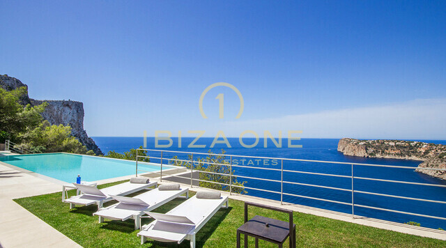 Lujosa villa con vistas al mar en venta en Mallorca - Lujosa villa con vistas al mar en alquiler en Mallorca