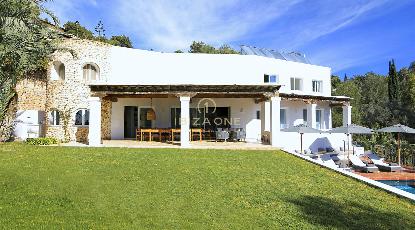 Blakstad Luxe Finca op Ibiza / Can Furnet met uitzicht op Ibiza-stad en de zee te huur, Ibiza