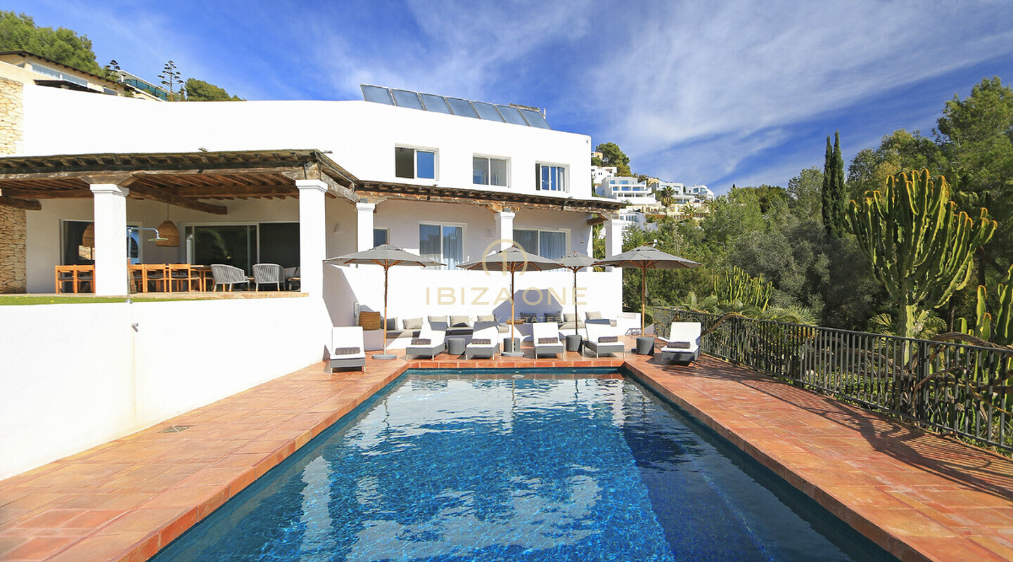 Blakstad Luxe Finca op Ibiza / Can Furnet met uitzicht op Ibiza-stad en de zee te huur, Ibiza