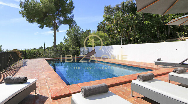 Blakstad Luxe Finca op Ibiza / Can Furnet met uitzicht op Ibiza-stad en de zee te huur, Ibiza