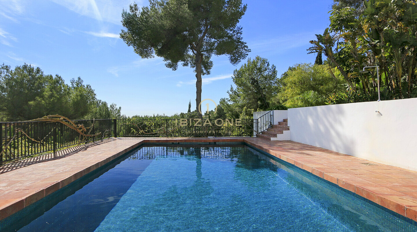 Blakstad Luxe Finca op Ibiza / Can Furnet met uitzicht op Ibiza-stad en de zee te huur, Ibiza