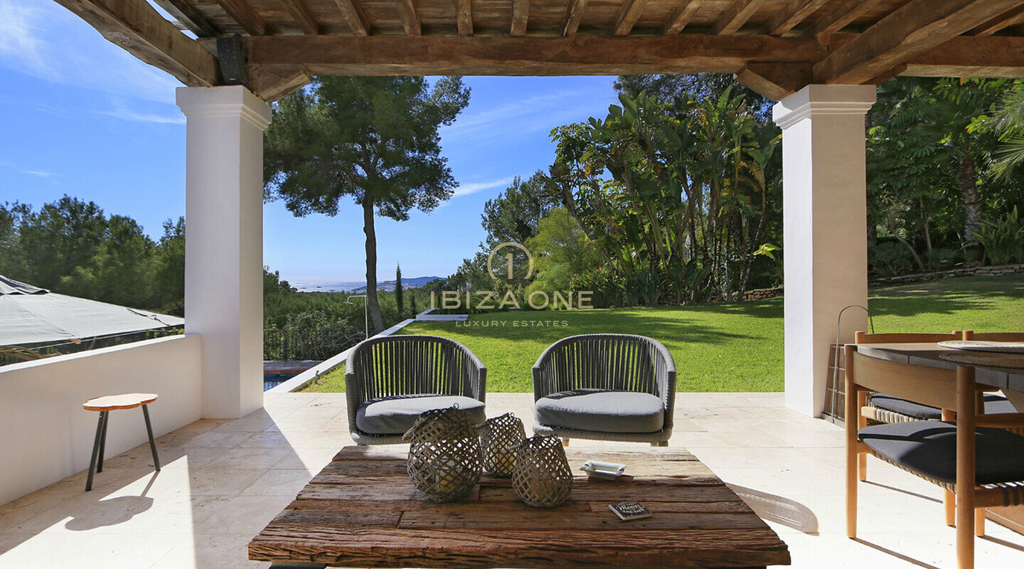 Blakstad Luxe Finca op Ibiza / Can Furnet met uitzicht op Ibiza-stad en de zee te huur, Ibiza