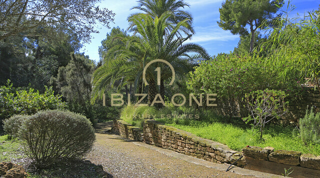 Blakstad Luxe Finca op Ibiza / Can Furnet met uitzicht op Ibiza-stad en de zee te huur, Ibiza