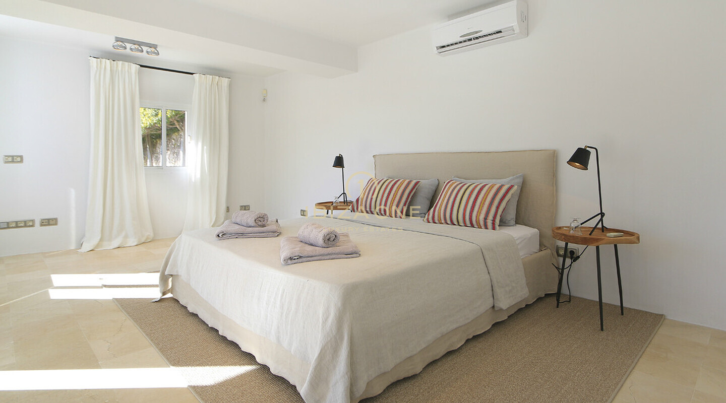 Blakstad Luxe Finca op Ibiza / Can Furnet met uitzicht op Ibiza-stad en de zee te huur, Ibiza