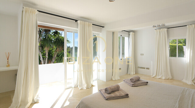 Blakstad Luxe Finca op Ibiza / Can Furnet met uitzicht op Ibiza-stad en de zee te huur, Ibiza
